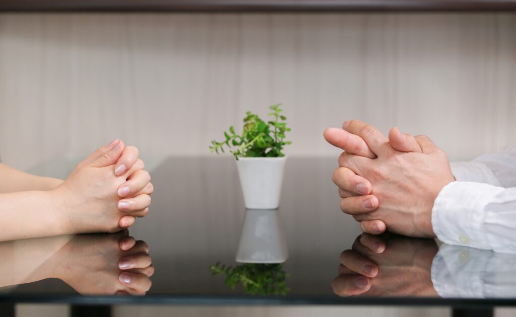 浮気調査の費用を削減したい!自力での調査は可能?